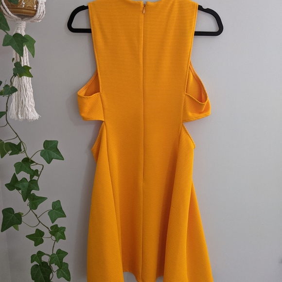 TOPSHOP cut out dress - Picture 4 of 5